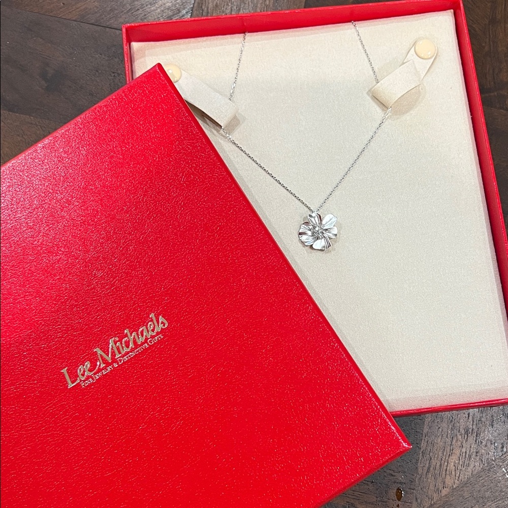 STERLING SILVER FLOWER NECKLACE WITH DIAMONDS
